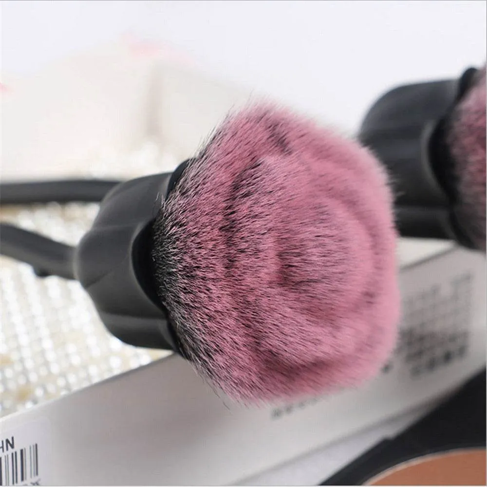 🌸 Elegant Floral Makeup Brush – Beauty Meets Artistry