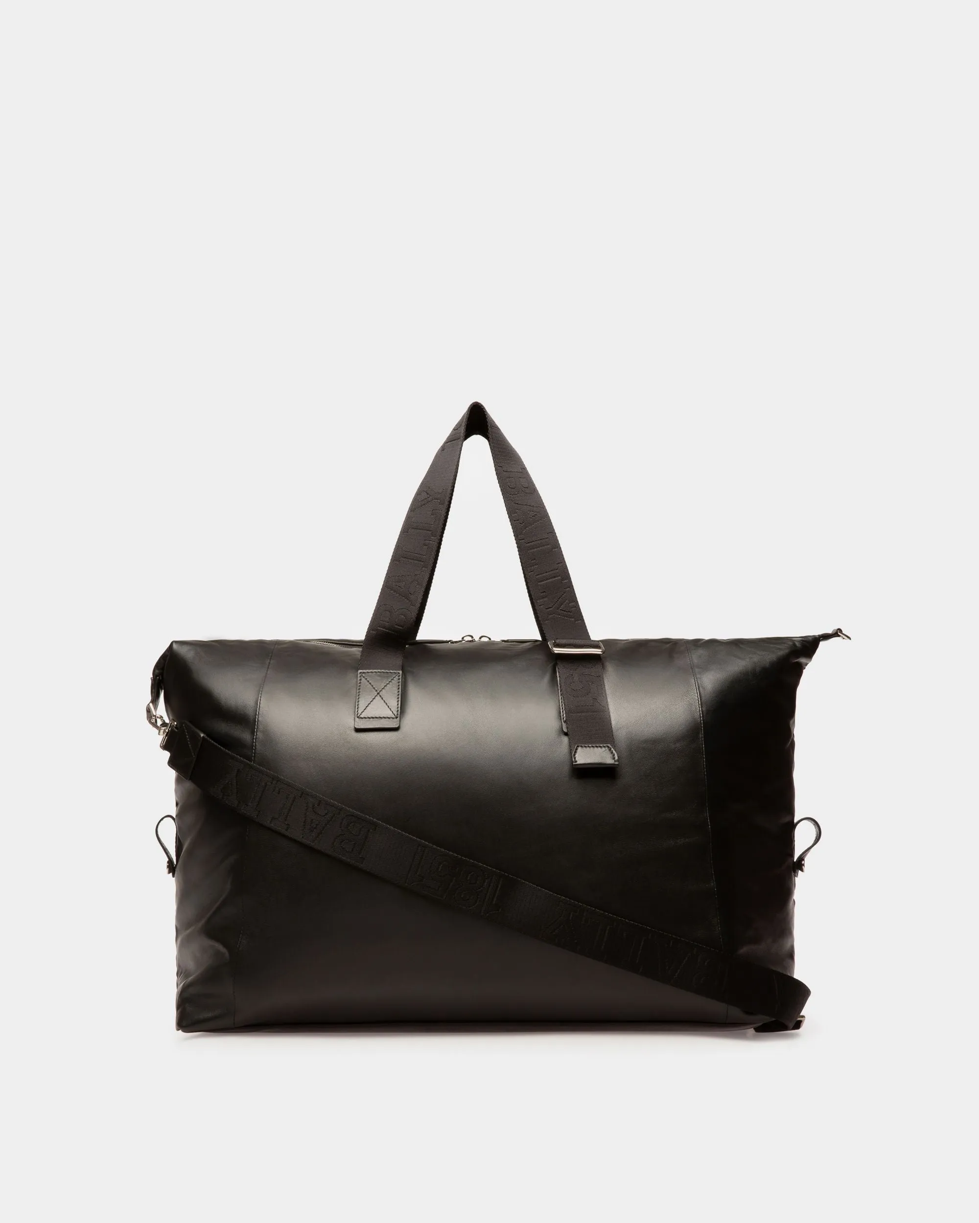 Arohn Leather Weekender Bag In Black