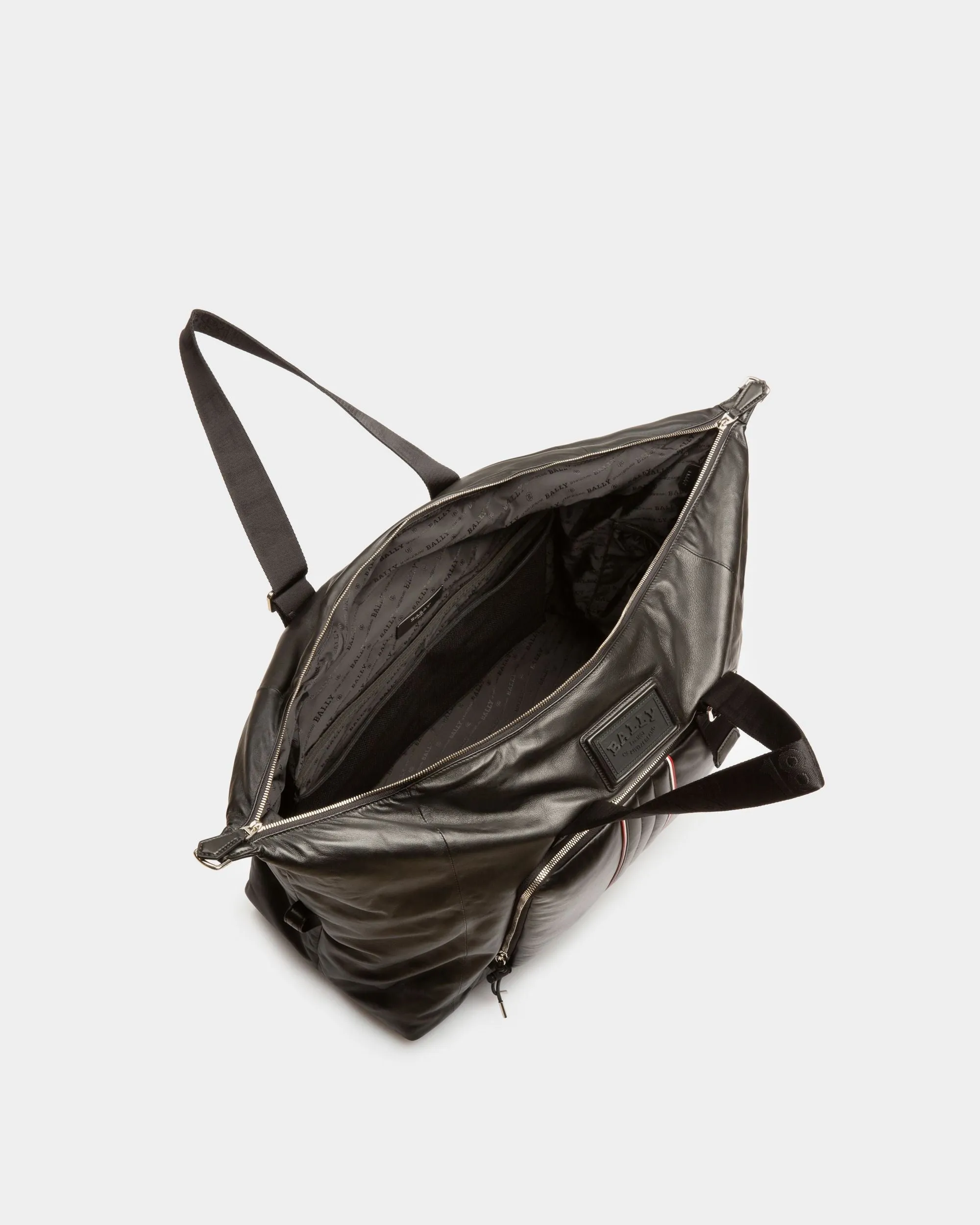 Arohn Leather Weekender Bag In Black