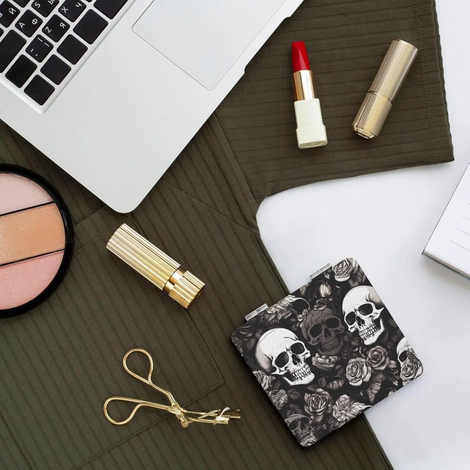 Black Floral Skull Printed Square Pocket Makeup Mirror with 1X/2X Magnification, Portable Mini Travel Makeup Mirror for Travel Daily Work Beauty