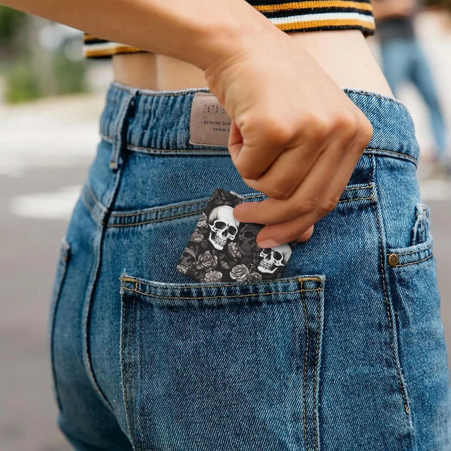 Black Floral Skull Printed Square Pocket Makeup Mirror with 1X/2X Magnification, Portable Mini Travel Makeup Mirror for Travel Daily Work Beauty