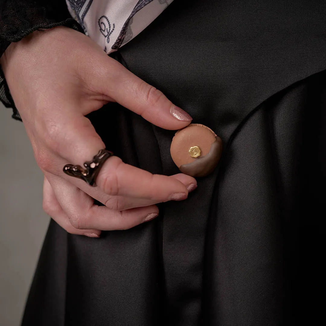 Chocolate Dipped Macaron Brooch (Chocolate)【Japan Jewelry】