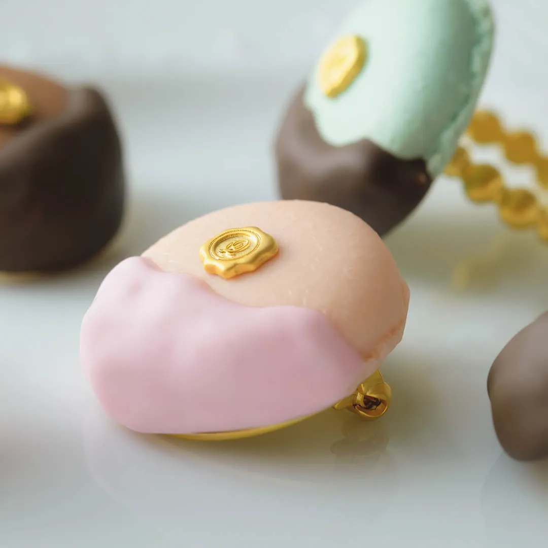 Chocolate Dipped Macaron Brooch (Strawberry)【Japan Jewelry】