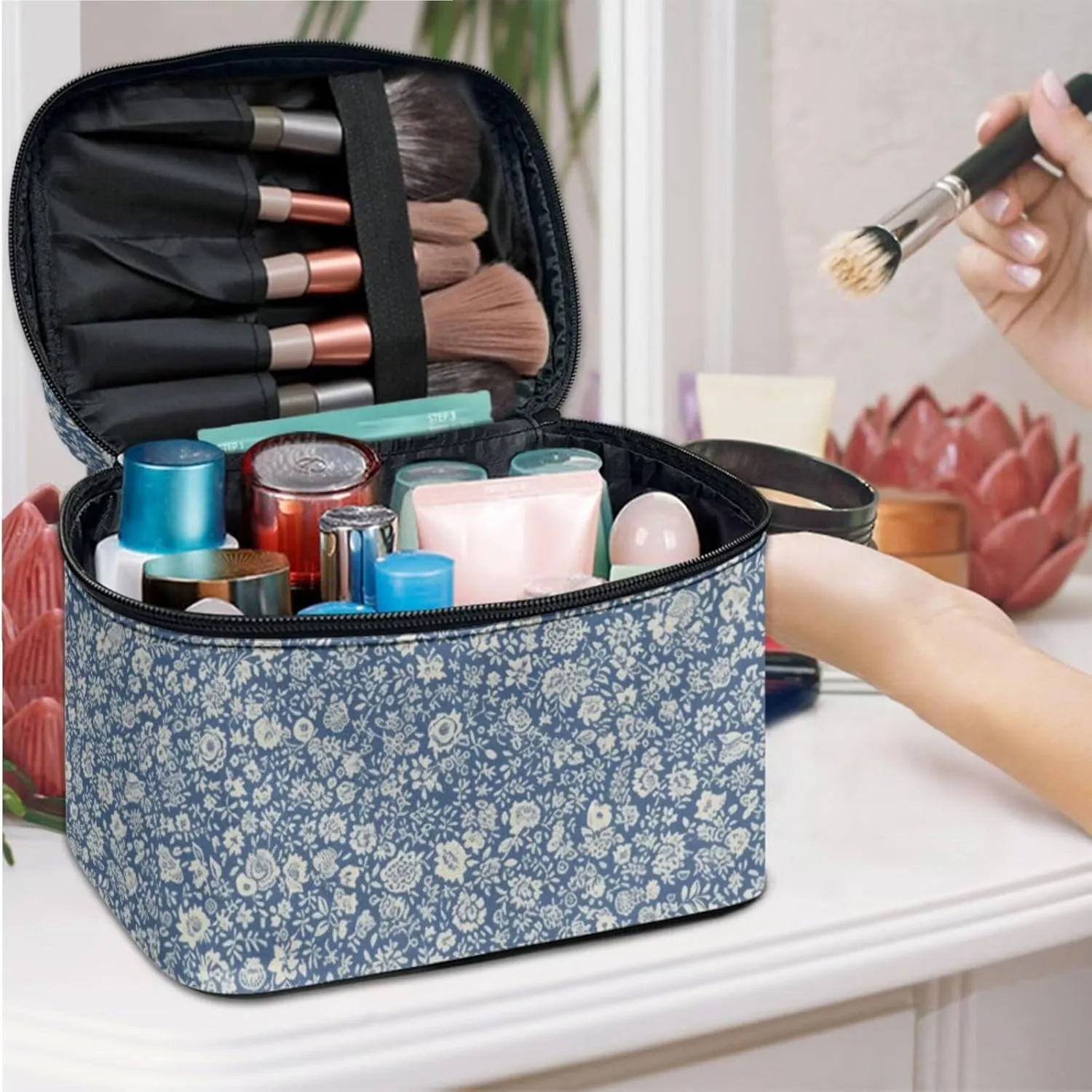 Ditsy Floral Makeup Bag for Traveling Women Travel Toiletry Bag, Blue Flowers Makeup Organizer Bag Large Cosmetic Accessories