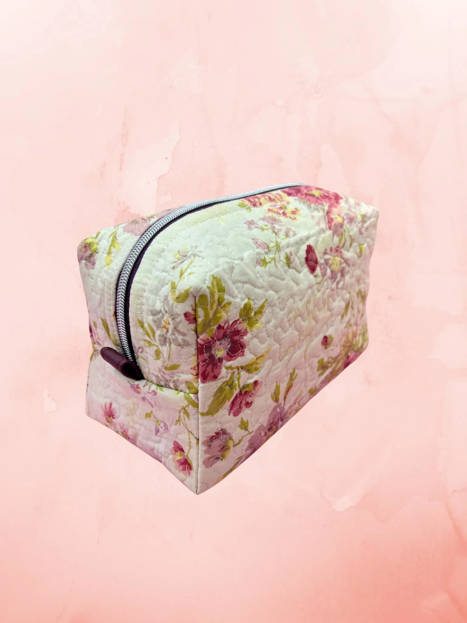Floral Quilted Makeup Bag – Handmade Zipper Pouch, Travel Cosmetic Bag, Vintage Style Toiletry Bag, Gift for Her