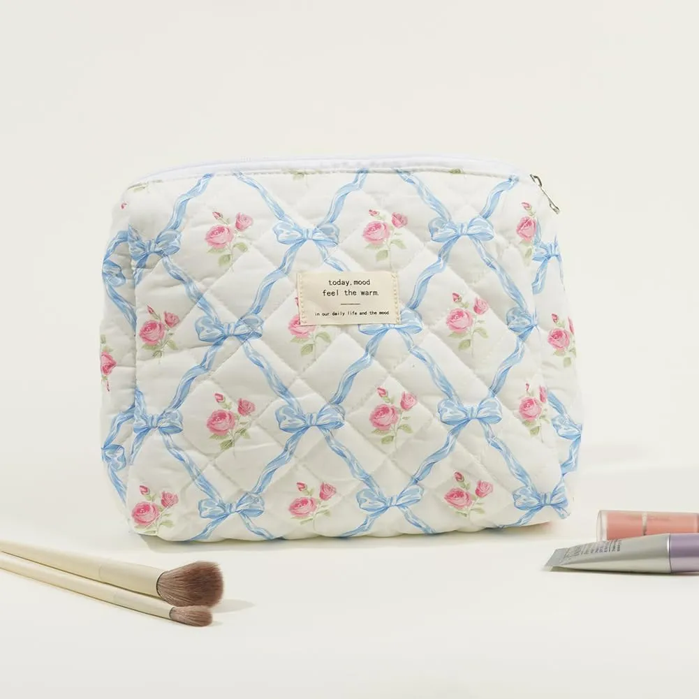 Juoxeepy Quilted Makeup Bag Floral Cotton Cosmetic Bag Jolly House Toiletry Bag Coquette Aesthetic Makeup Bag Cosmetic