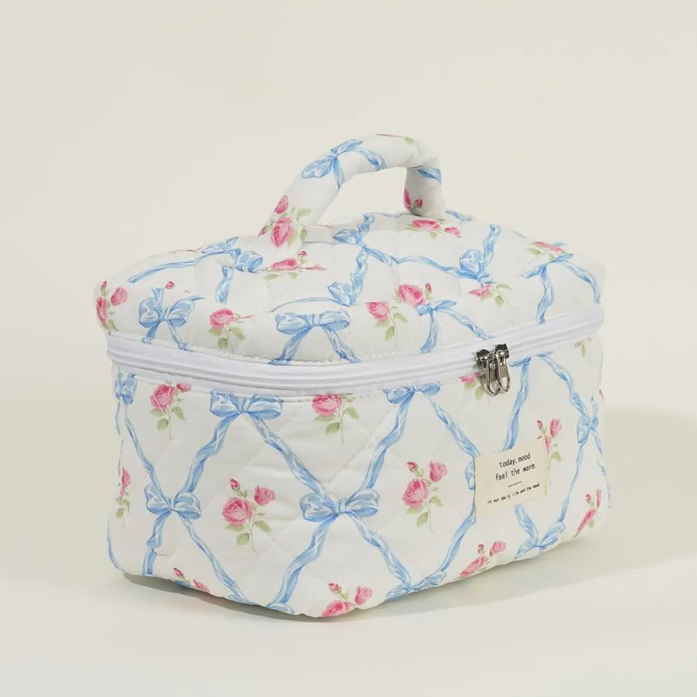 Juoxeepy Quilted Makeup Bag Floral Cotton Cosmetic Bag Jolly House Toiletry Bag Coquette Aesthetic Makeup Bag Cosmetic