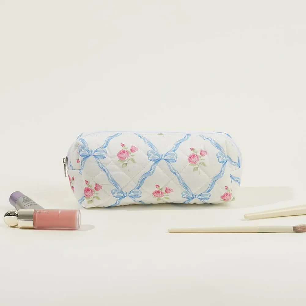 Juoxeepy Quilted Makeup Bag Floral Cotton Cosmetic Bag Jolly House Toiletry Bag Coquette Aesthetic Makeup Bag Cosmetic