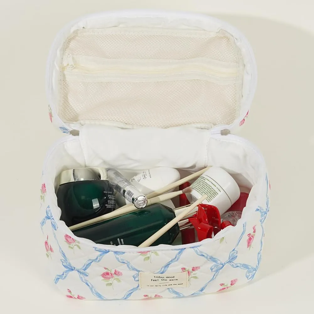 Juoxeepy Quilted Makeup Bag Floral Cotton Cosmetic Bag Jolly House Toiletry Bag Coquette Aesthetic Makeup Bag Cosmetic