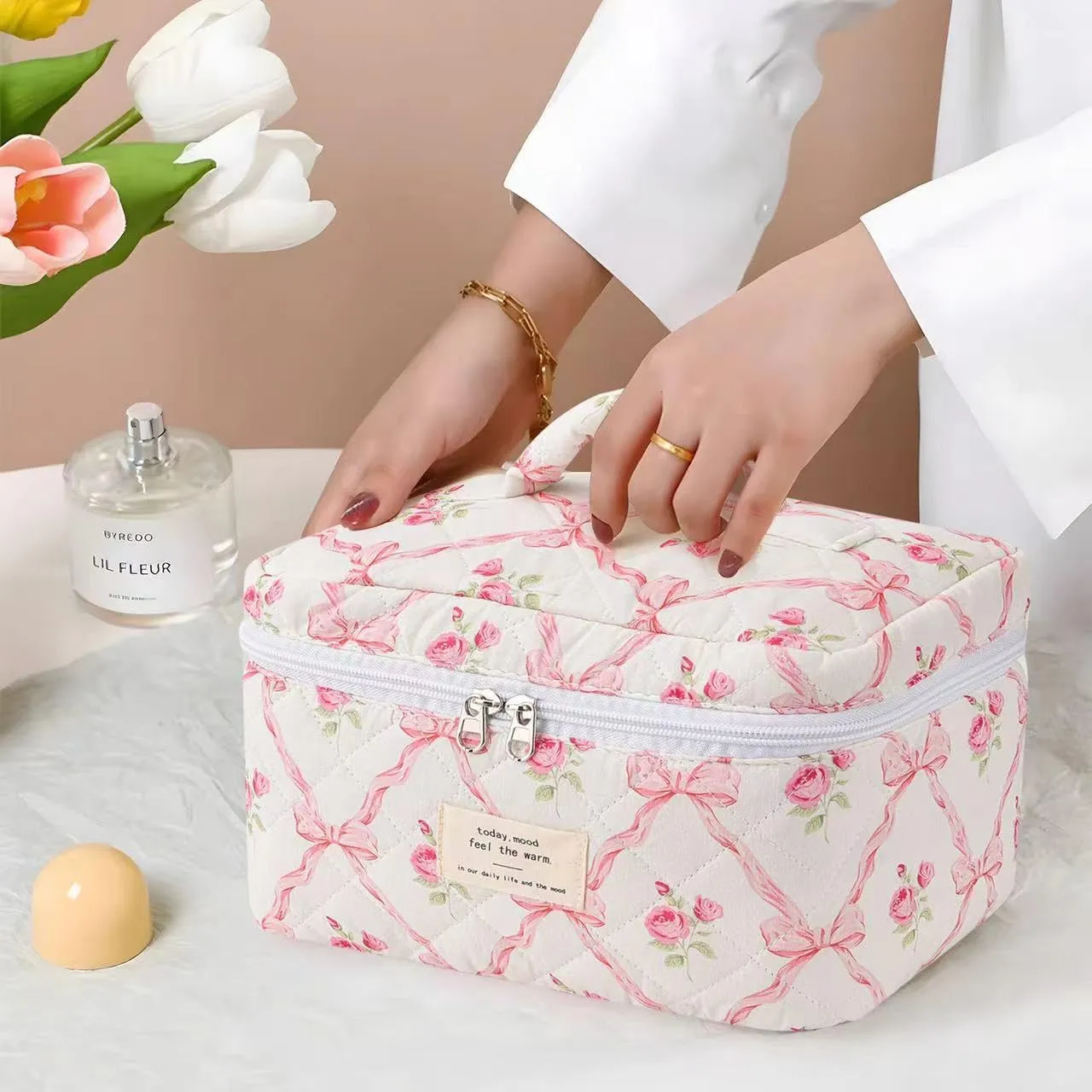 Large Travel Quilted Makeup Bag，Cute Bow Cotton cosmetic bag, Fashionable aesthetic makeup bag,Coquette Aesthetic Floral Travel Toiletry Bag for Women and Girls