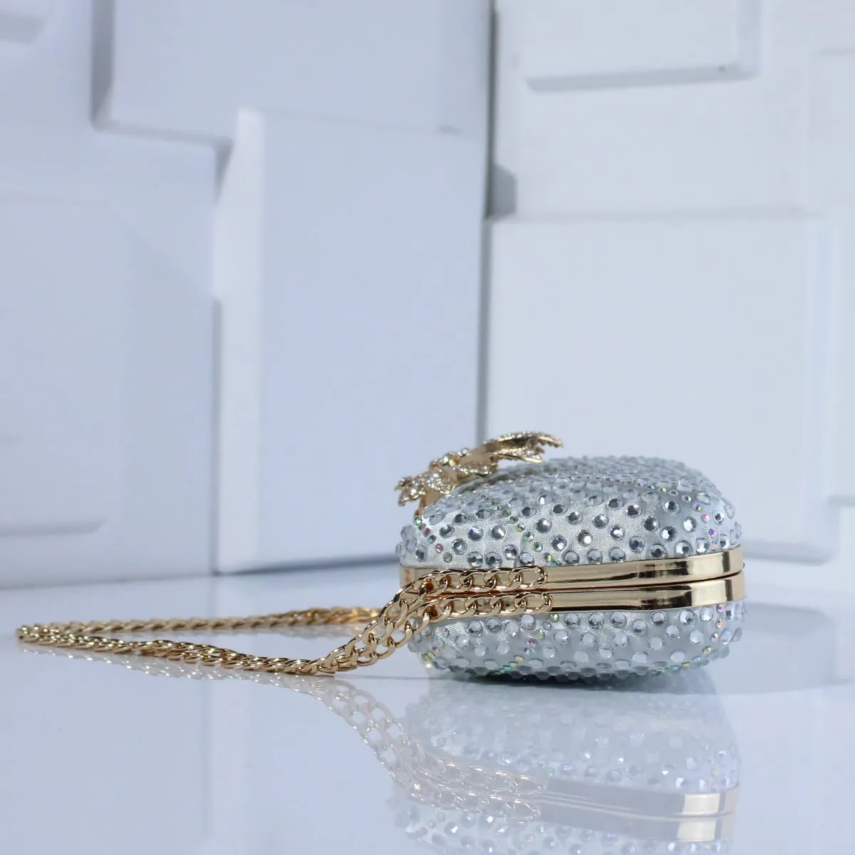 Luxurious Evening Clutch with Fashion Rhinestones and Crystals for Women - Chain Strap Shoulder Bag or Evening Purse