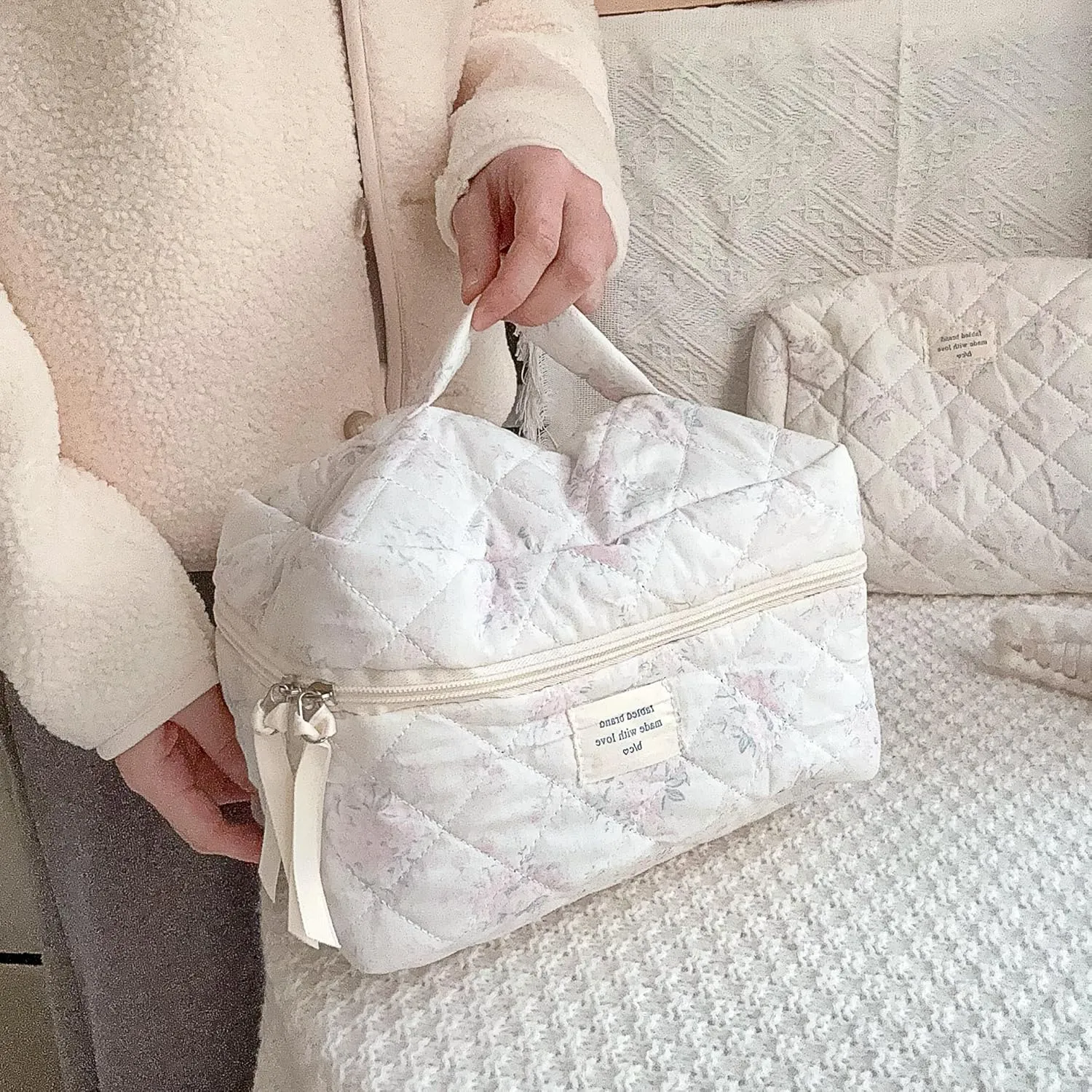 Makeup Bag Large Travel Quilted Cosmetic Makeup Bag Organizer, Floral Cotton Coquette Aesthetic Toiletry Bag for Women Girls (Pink Romantic Rose-L)