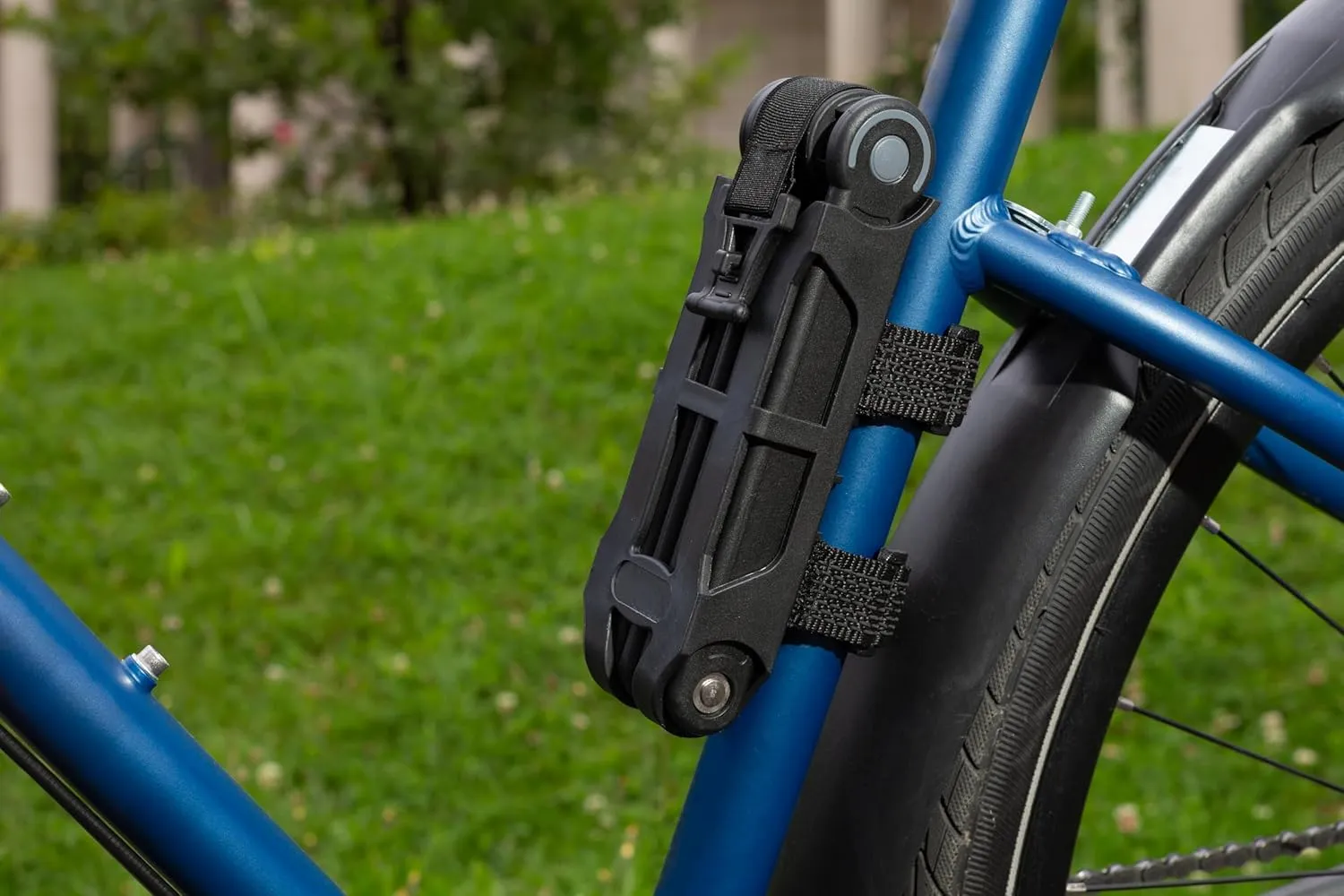 Master Lock Black Hardened Steel Link Folding Bike Lock with Key, Heavy Duty Anti-Theft Lock for Bicycles, Electric Scooters, 2-3/4ft (84cm) Length x 0.13 in (3.5 mm), 8335EC