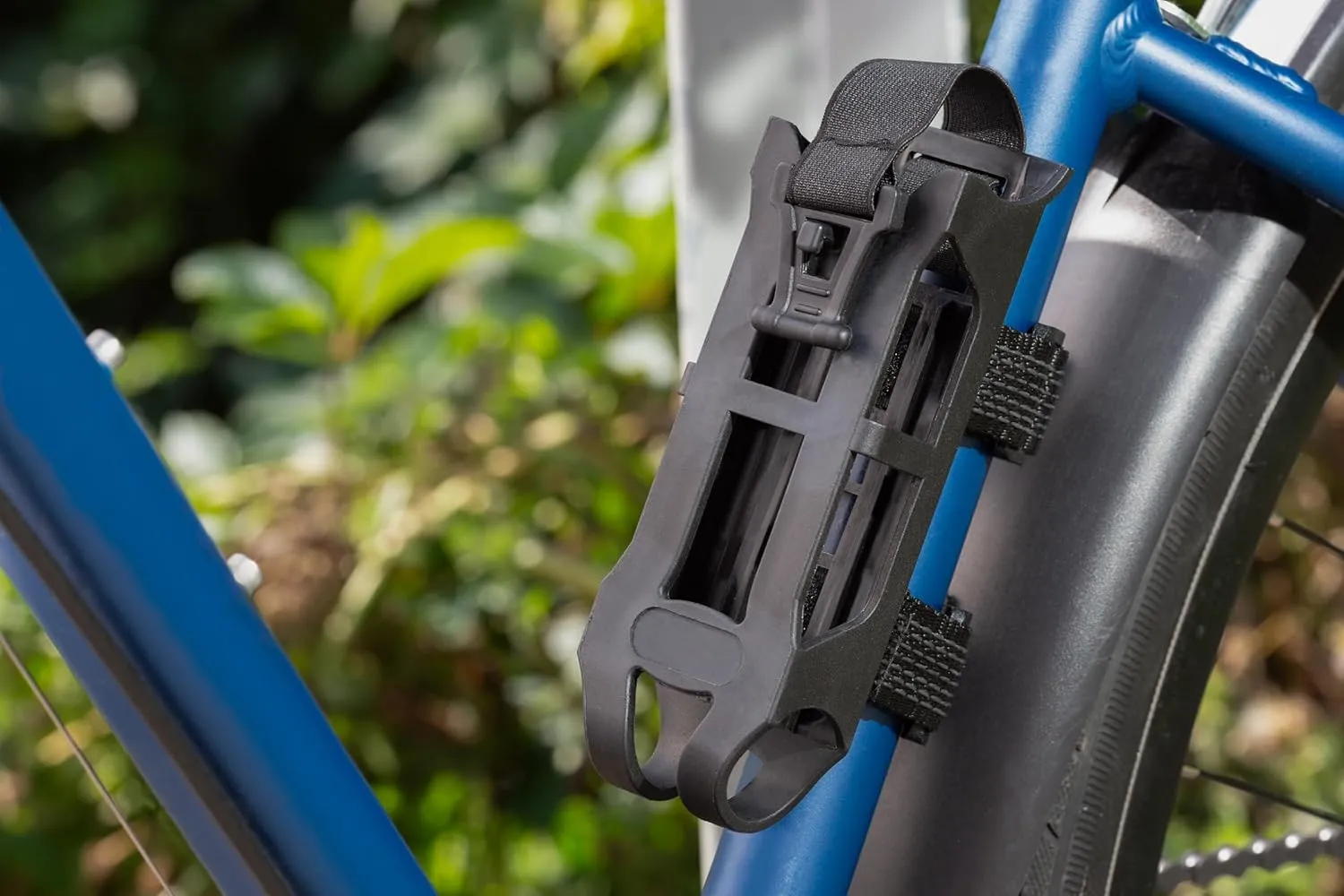 Master Lock Black Hardened Steel Link Folding Bike Lock with Key, Heavy Duty Anti-Theft Lock for Bicycles, Electric Scooters, 2-3/4ft (84cm) Length x 0.13 in (3.5 mm), 8335EC
