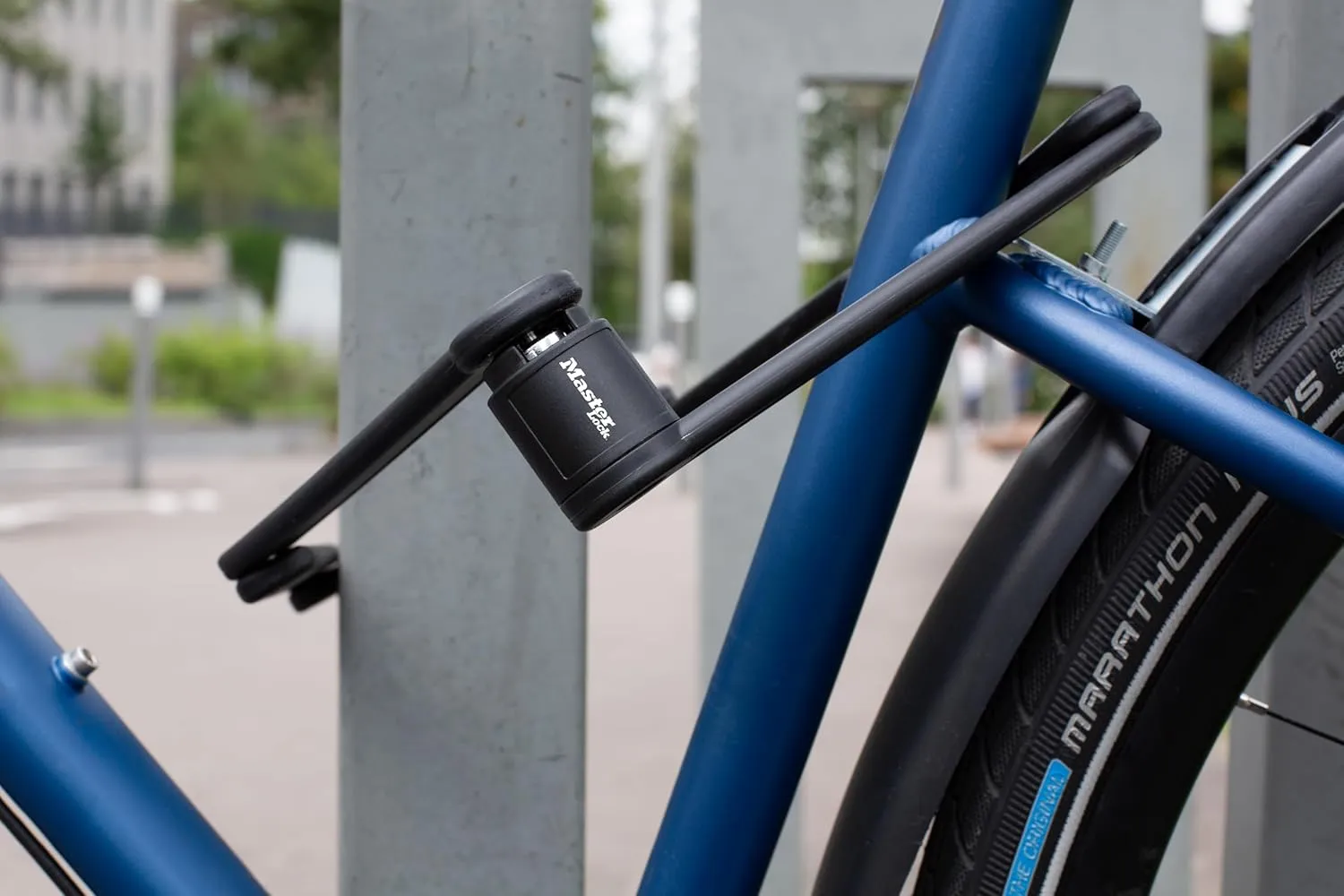 Master Lock Black Hardened Steel Link Folding Bike Lock with Key, Heavy Duty Anti-Theft Lock for Bicycles, Electric Scooters, 2-3/4ft (84cm) Length x 0.13 in (3.5 mm), 8335EC