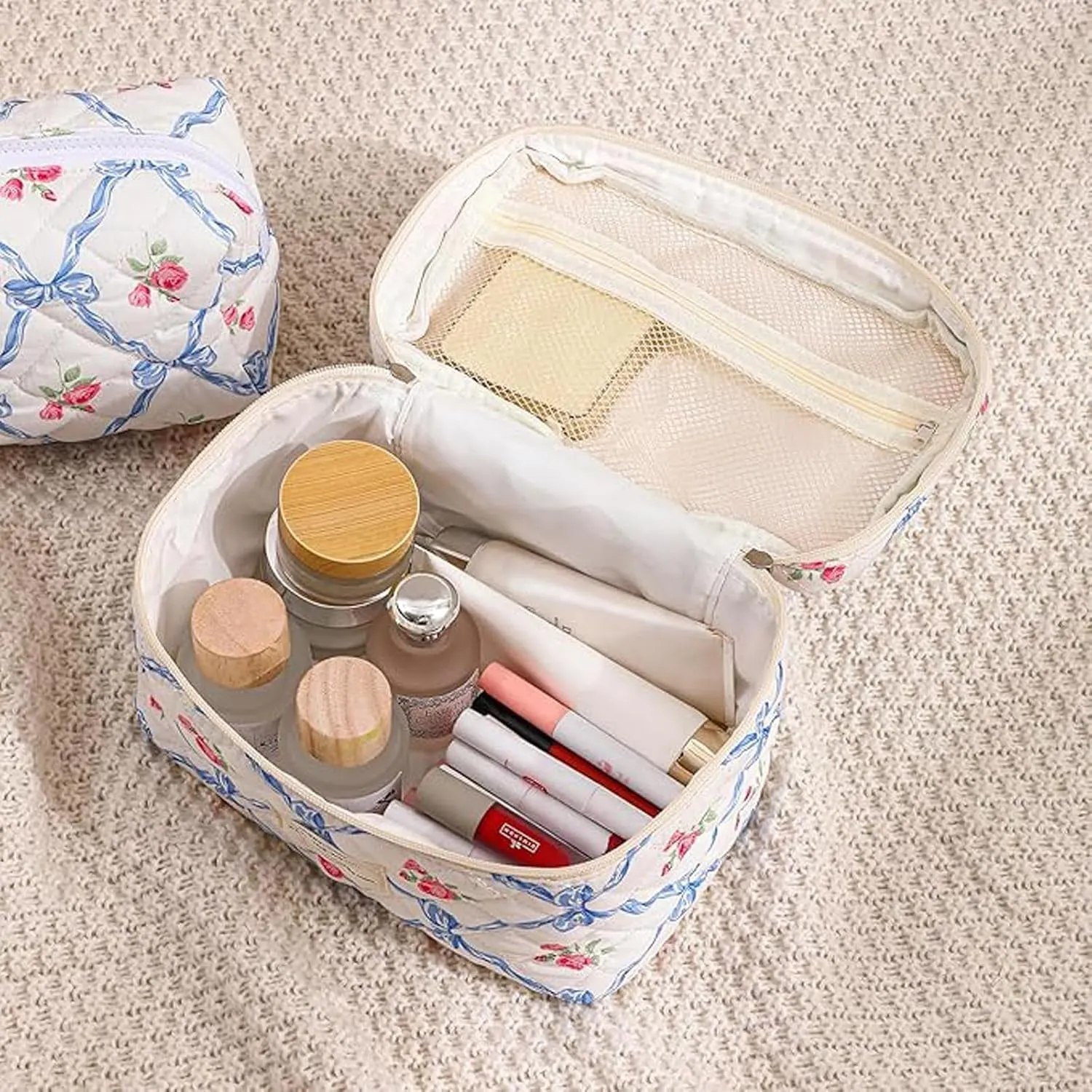 Quilted Makeup Bag, Cute Cosmetic Bags for Women,Large Floral Makeup Bag, Coquette Aesthetic Travel Toiletry Bag
