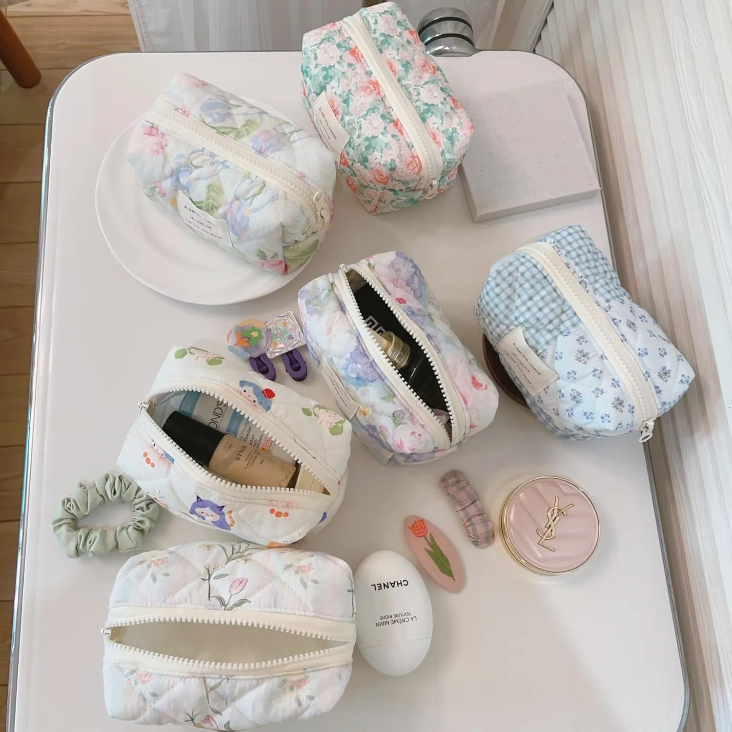 uekeboag Small Cute Floral Quilted Cotton Makeup Bag,Mini Coquette Quilted Cosmetic Pouch with Zipper,Kawaii Travel Toiletry Bags for Purse(01 Blue checked Flower)