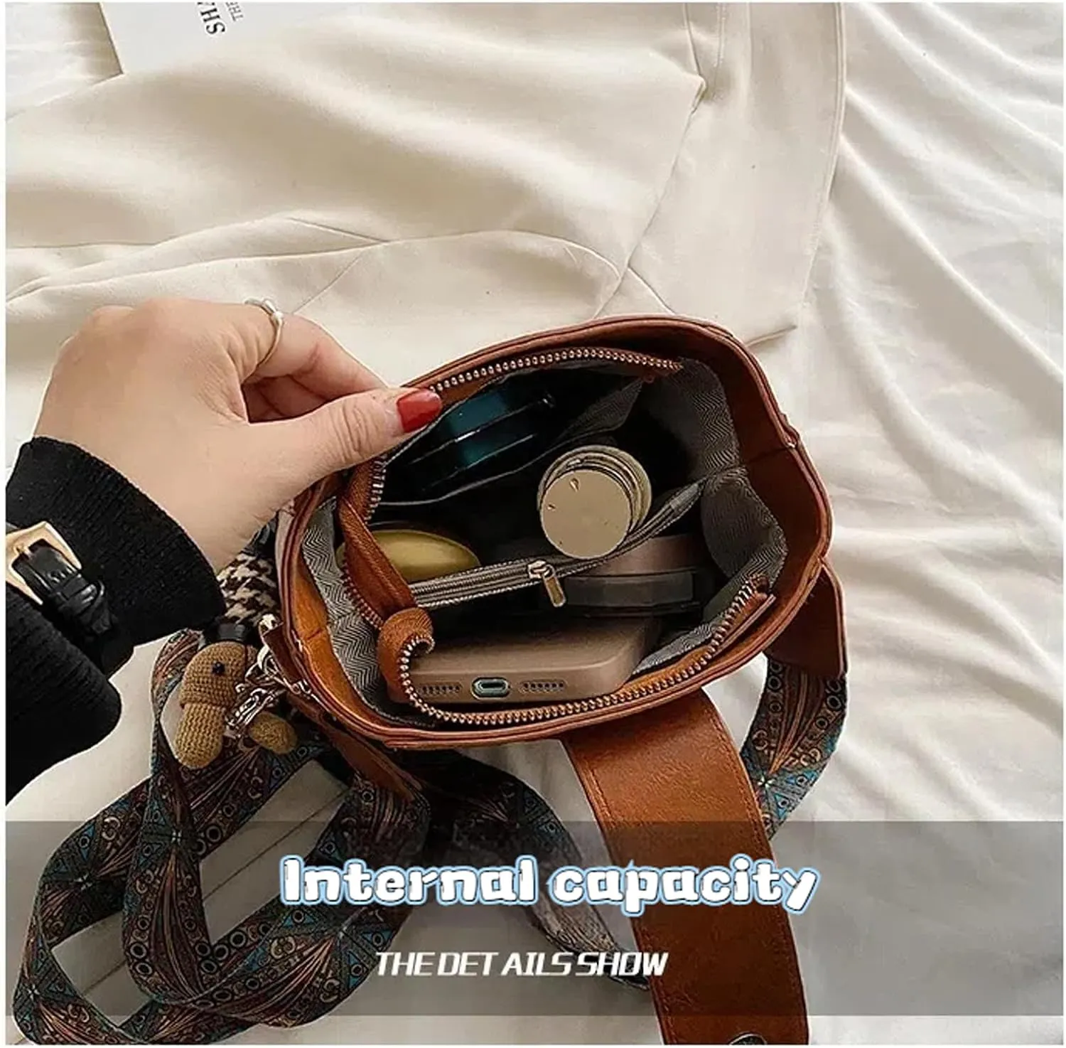 Vintage Fashion Bag With Adjustable Wider Shoulder Strap, Vintage Retro Small Water Bucket Bag, with Cute Doll Pendants