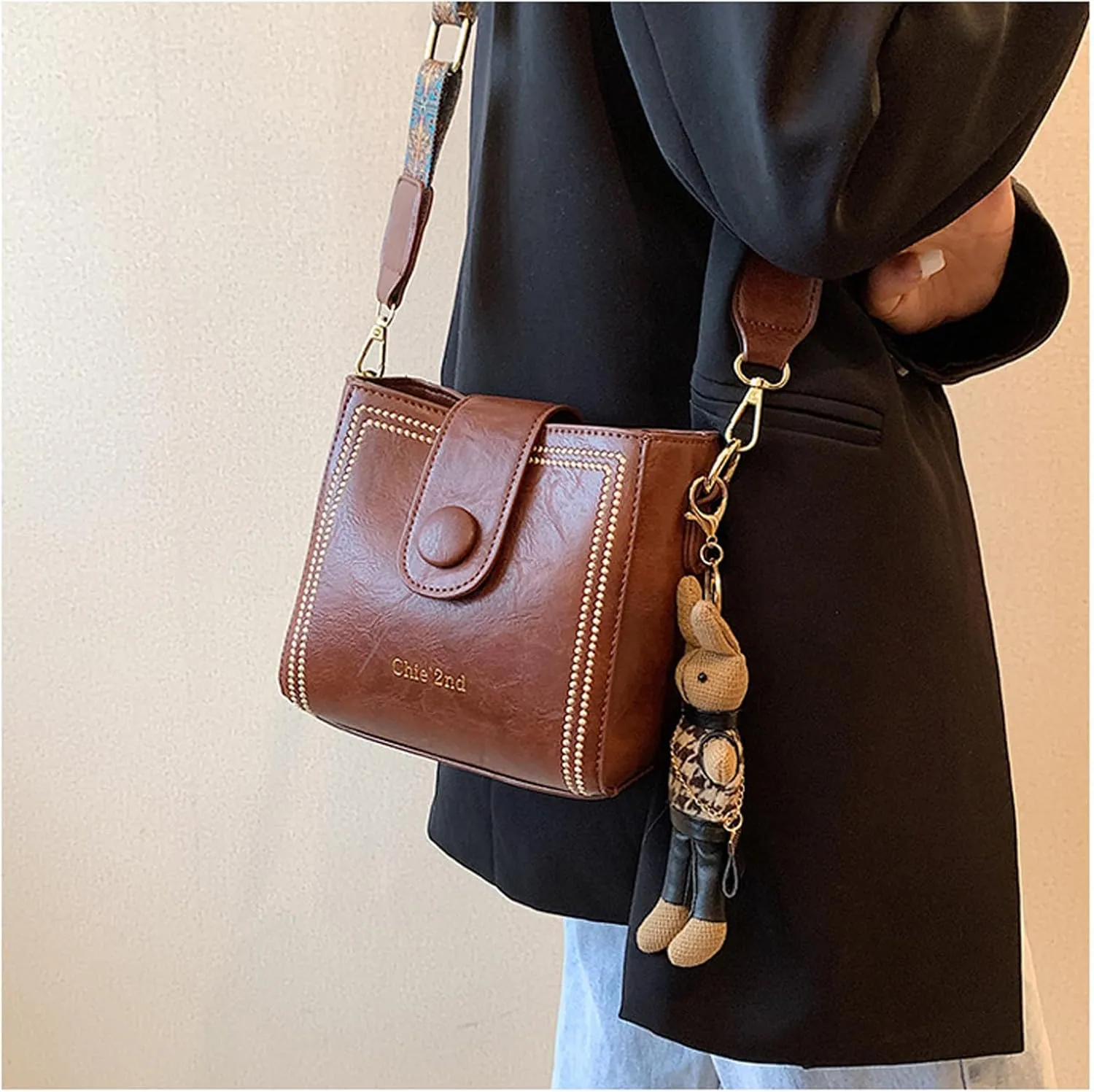 Vintage Fashion Bag With Adjustable Wider Shoulder Strap, Vintage Retro Small Water Bucket Bag, with Cute Doll Pendants
