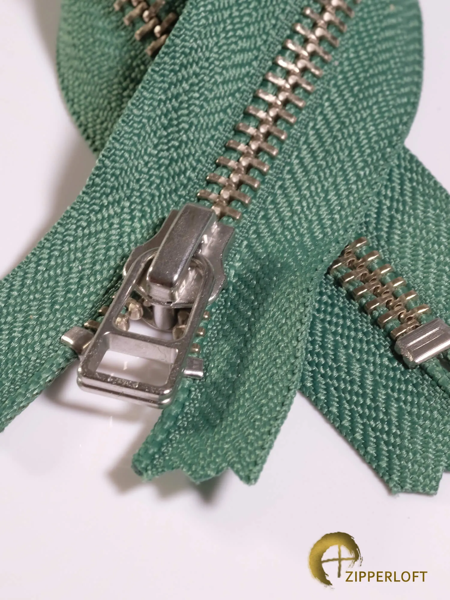 YKK #5 Nickel-Silver (5-10" / 12.7-25.4cm) - 829 Sea Green