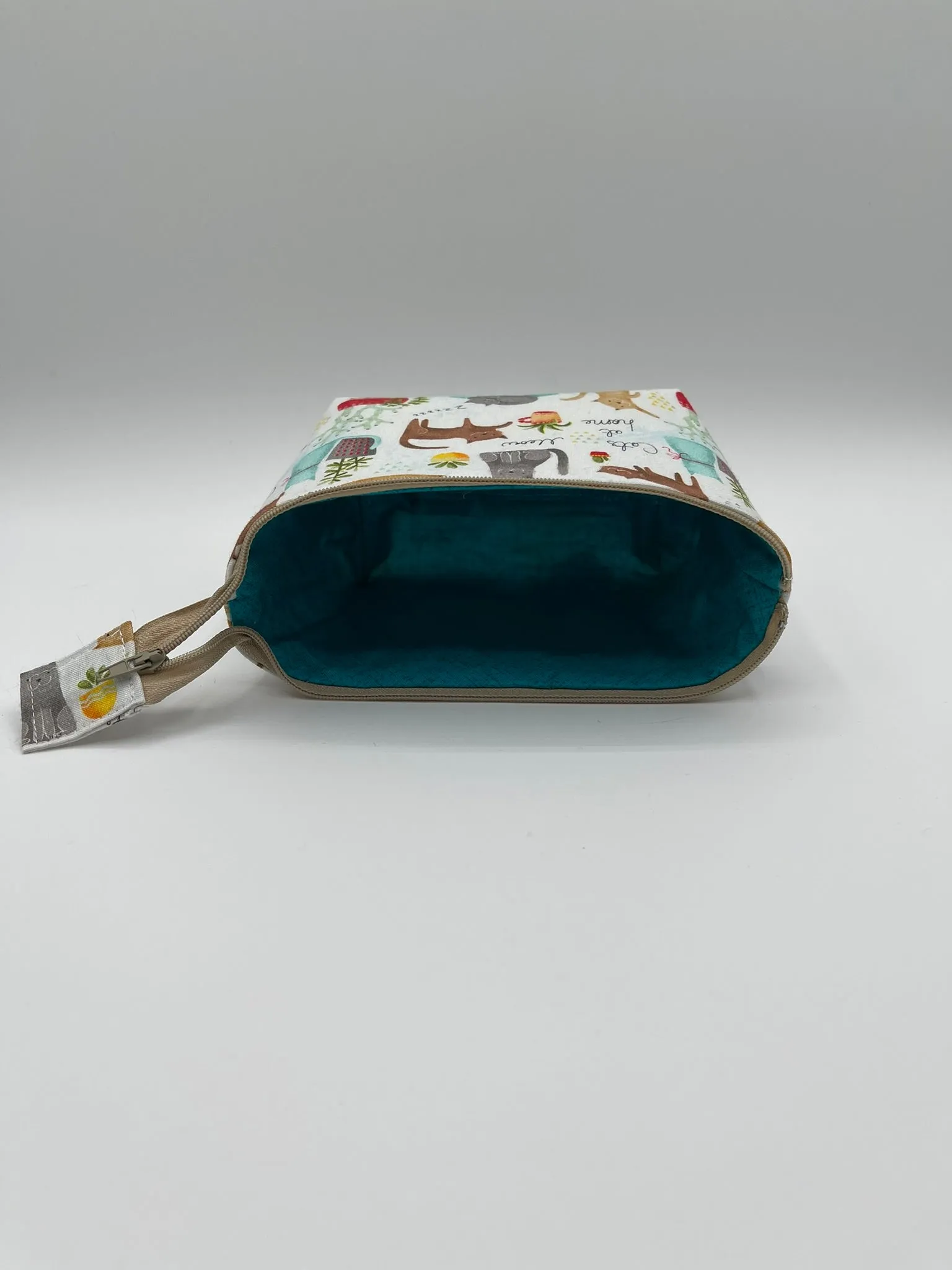 Zipper Bucket Bag - Cats and Plants