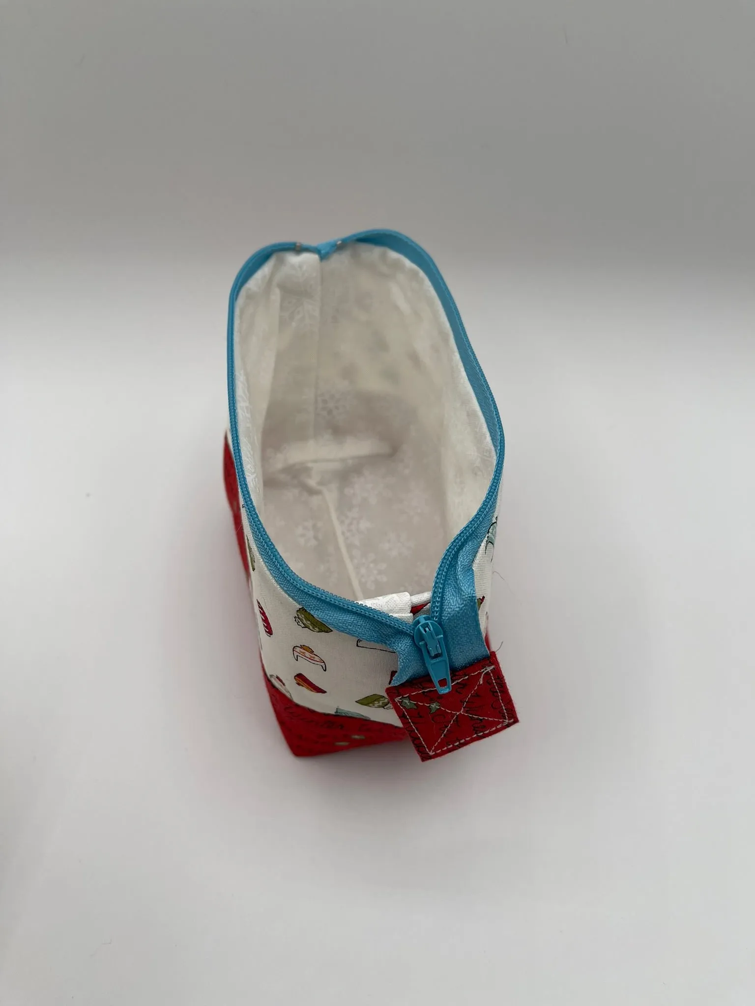 Zipper Bucket Bag - Christmas Hats