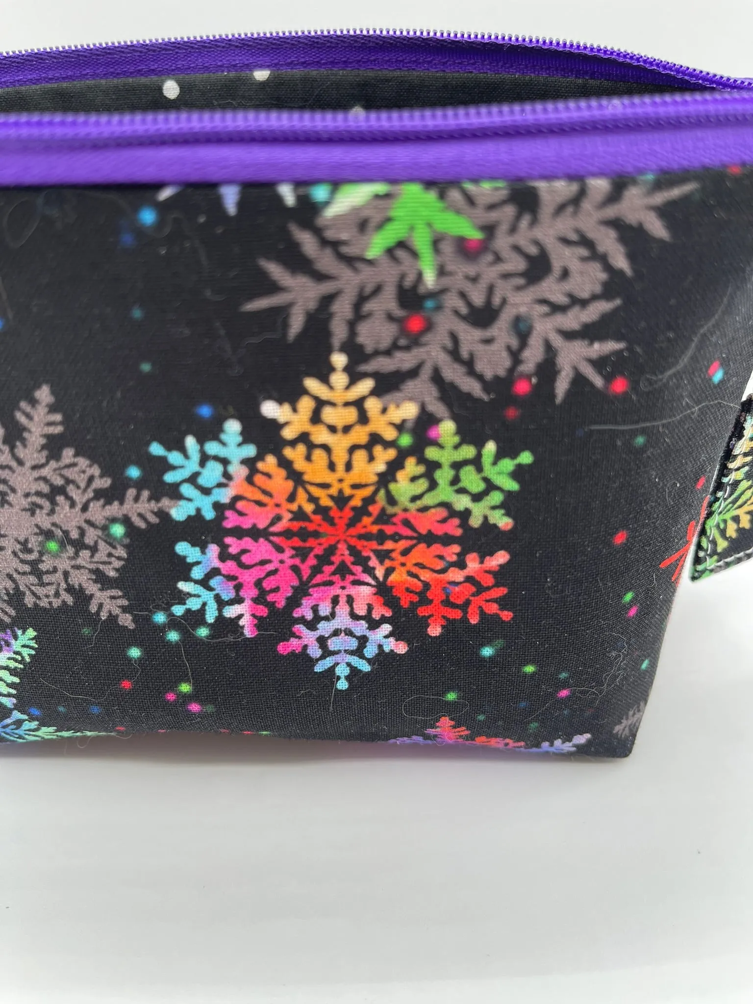 Zipper Bucket Bag - Colorful Snowflakes