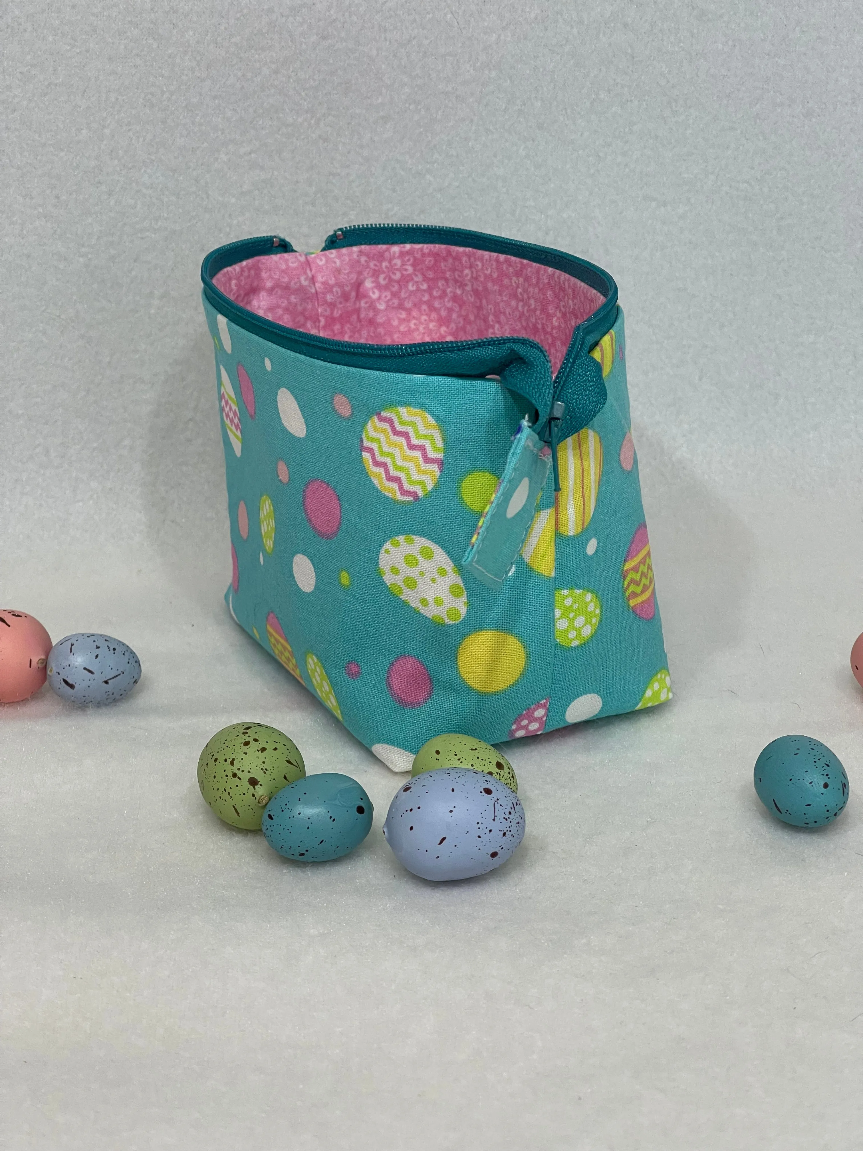 Zipper Bucket Bag - Easter Eggs
