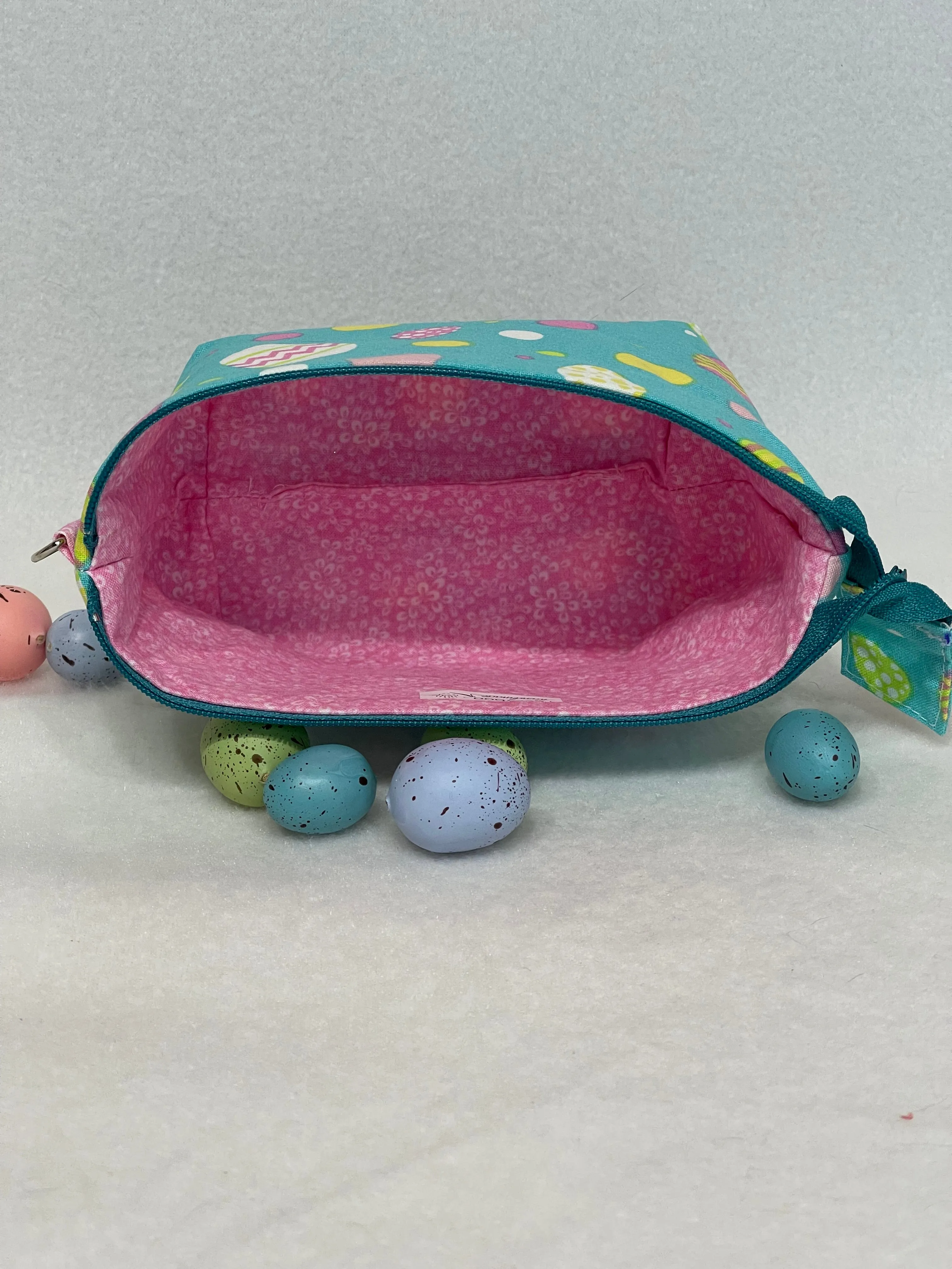 Zipper Bucket Bag - Easter Eggs