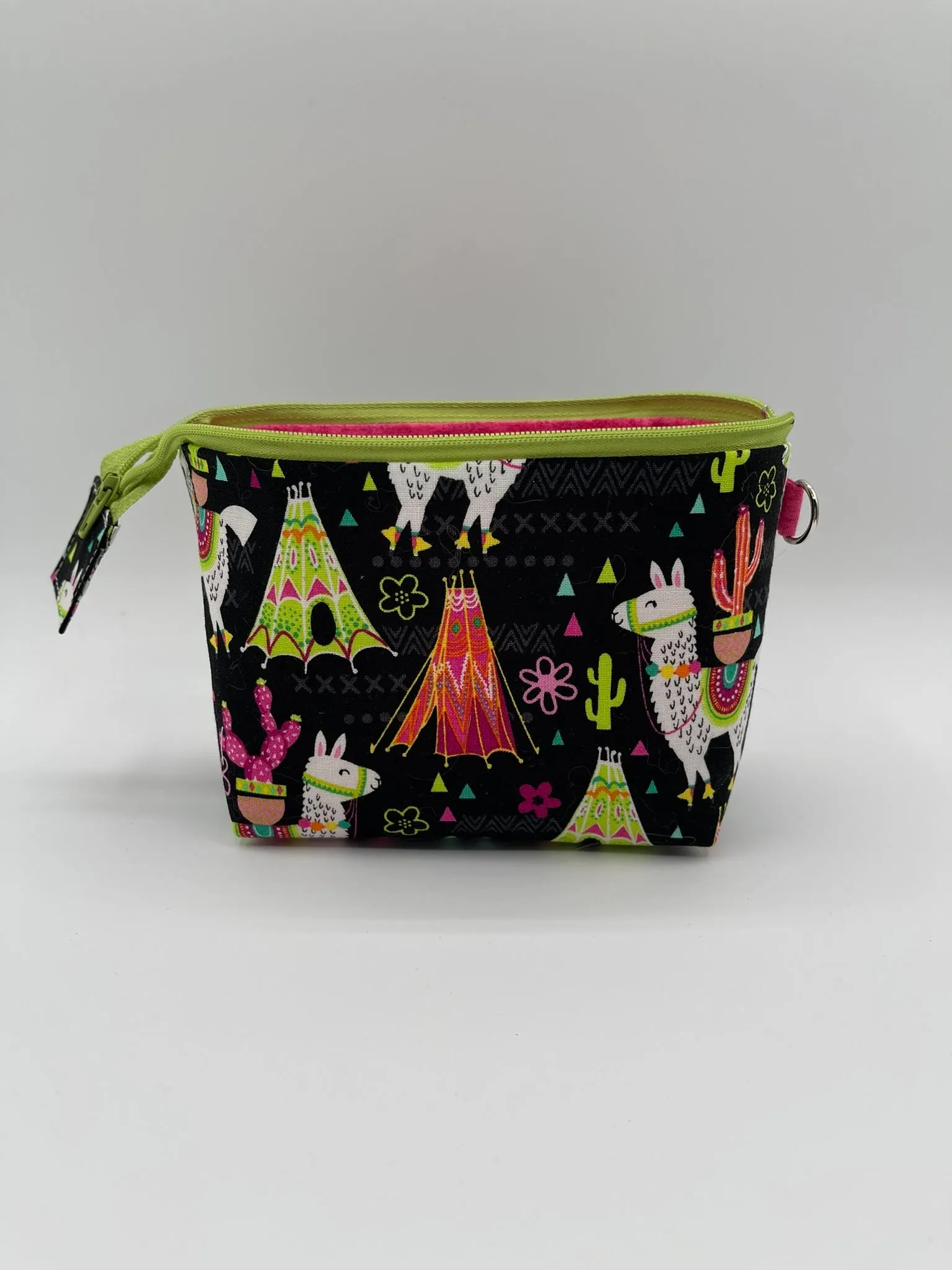 Zipper Bucket Bag - Llamas on Black