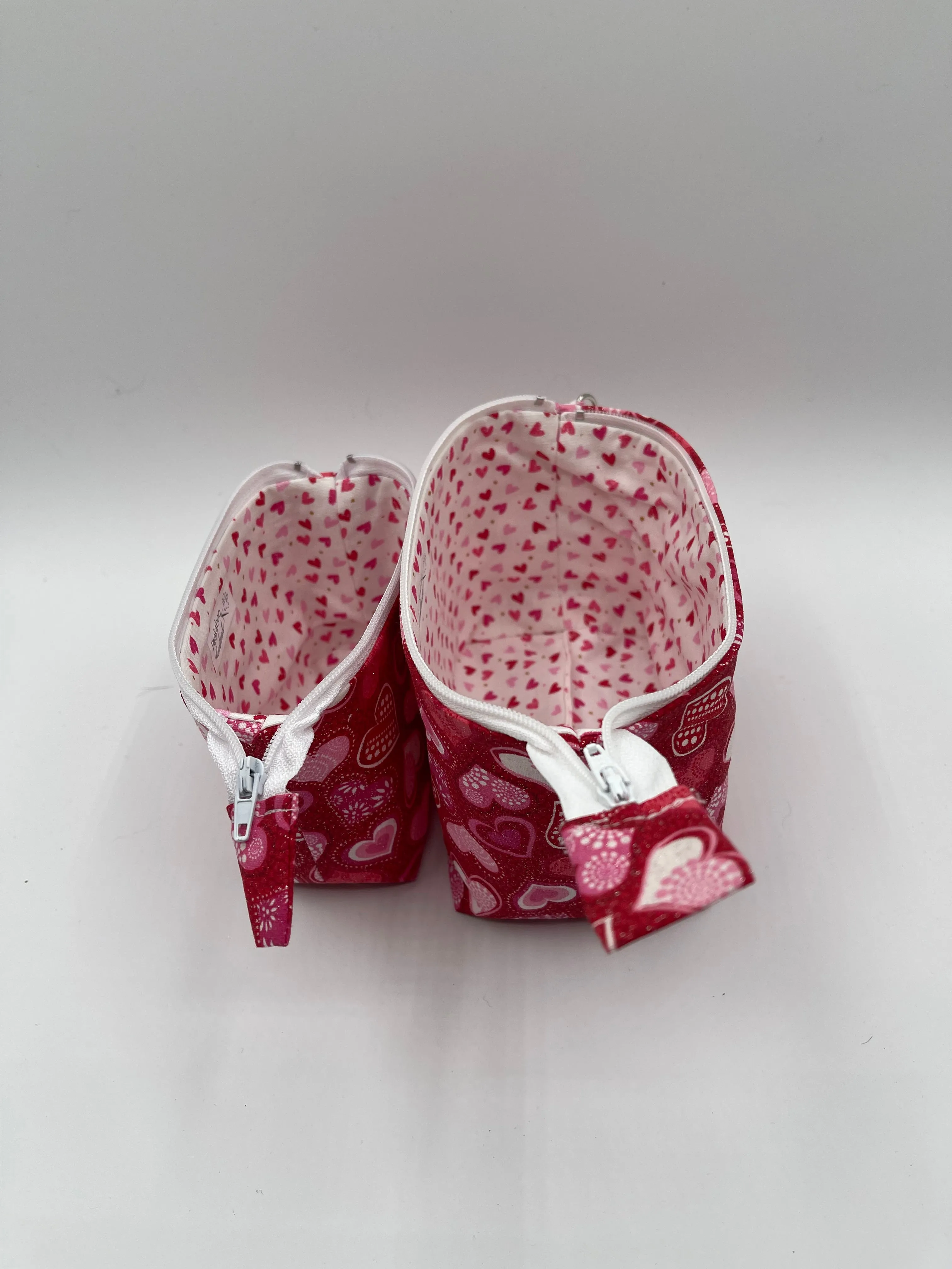 Zipper Bucket Bag - Red and Pink Hearts on Red